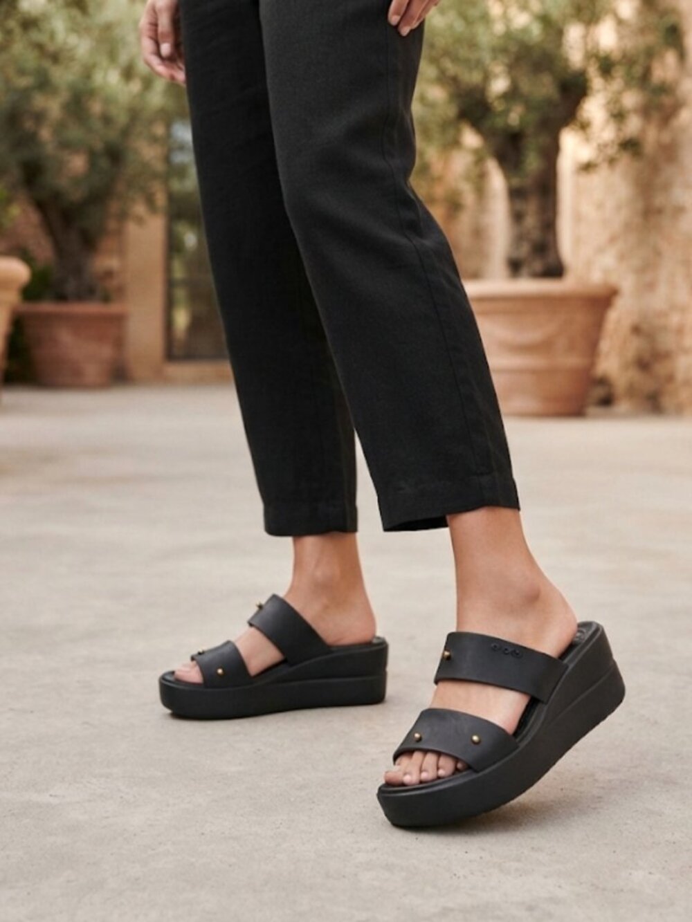 Crocs Brooklyn Low Wedge Platform Sandals Black Studded Slip On Women's Size 10